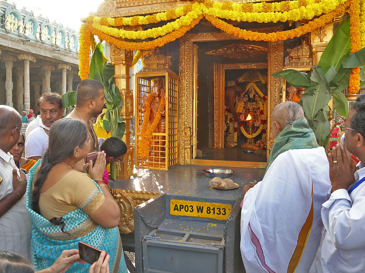 `திருப்பதியில் நீட்டிக்கப்பட்ட தடை!’ -ஆர்ஜித சேவைகளுக்கு பணம் கட்டியவர்களுக்கு முக்கிய அறிவிப்பு
