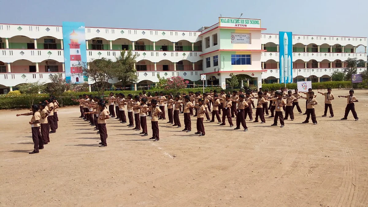 பள்ளி மாணவர்கள்