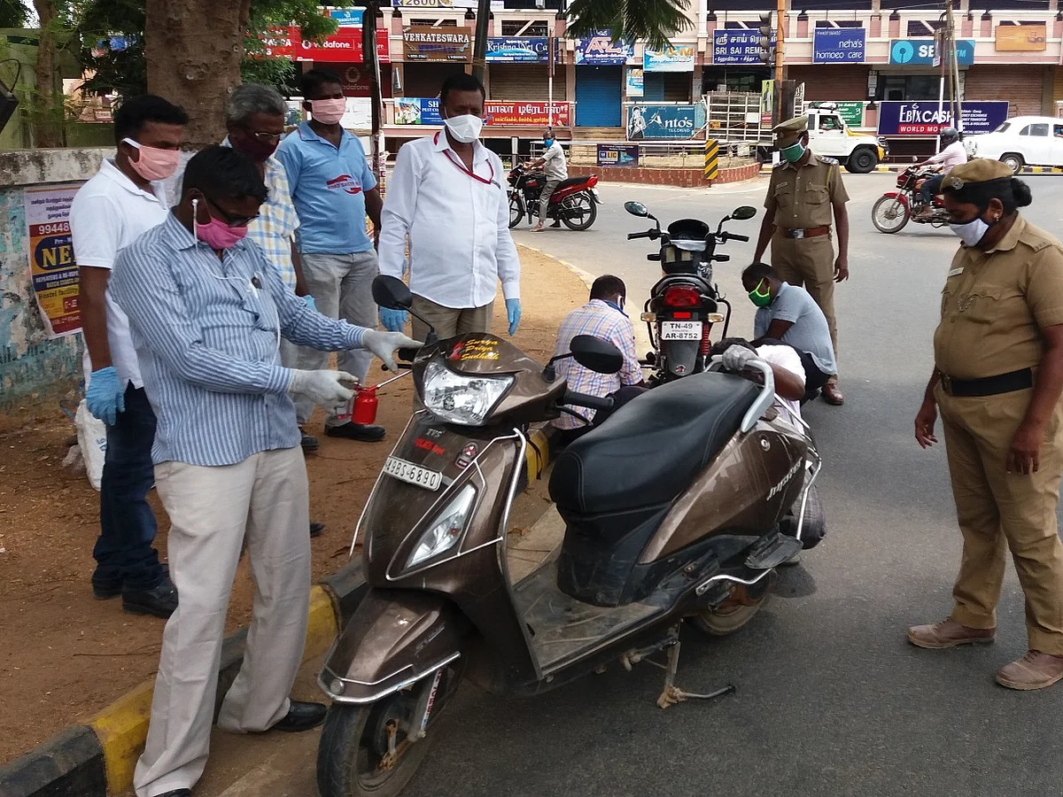 கொரோனா மீட்பு வாகனங்களை ஓடிவந்து சரிசெய்யும் மெக்கானிக்குகள்! - தஞ்சை நெகிழ்ச்சி