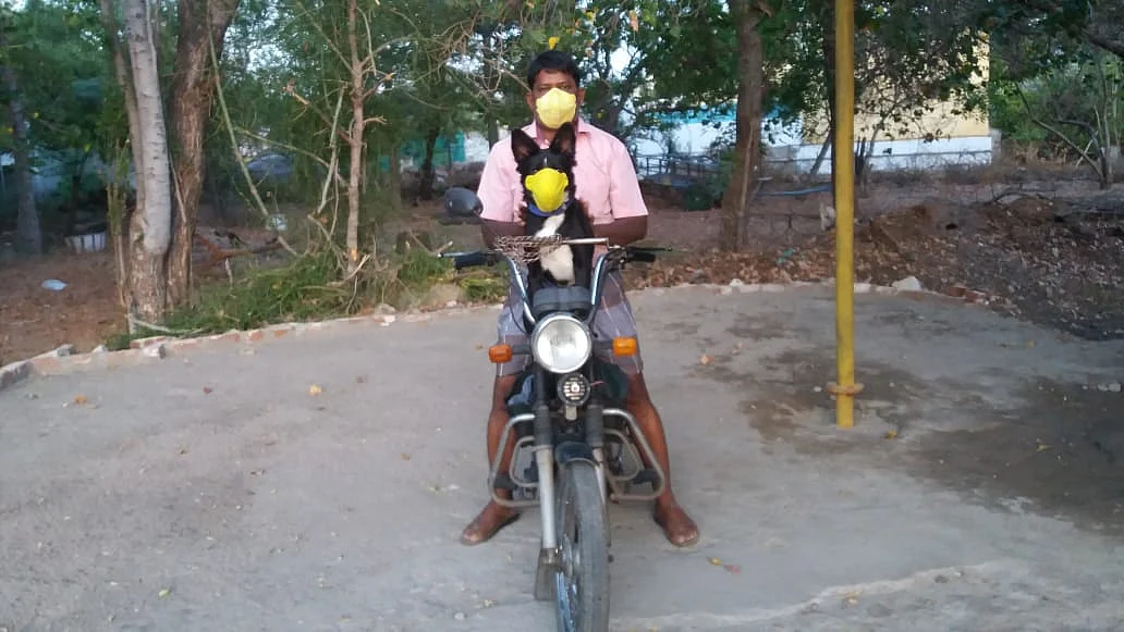மாஸ்க் மாட்டப்பட்ட ராமுவோடு அசோகன்