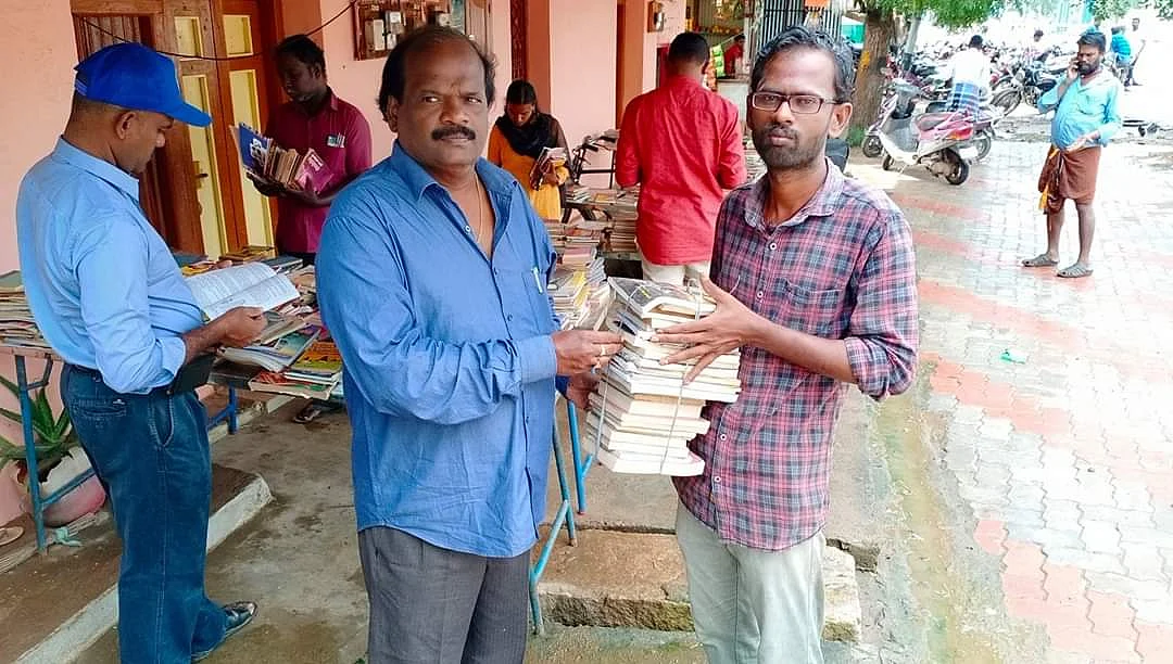 முருகன் தனது கடையில்