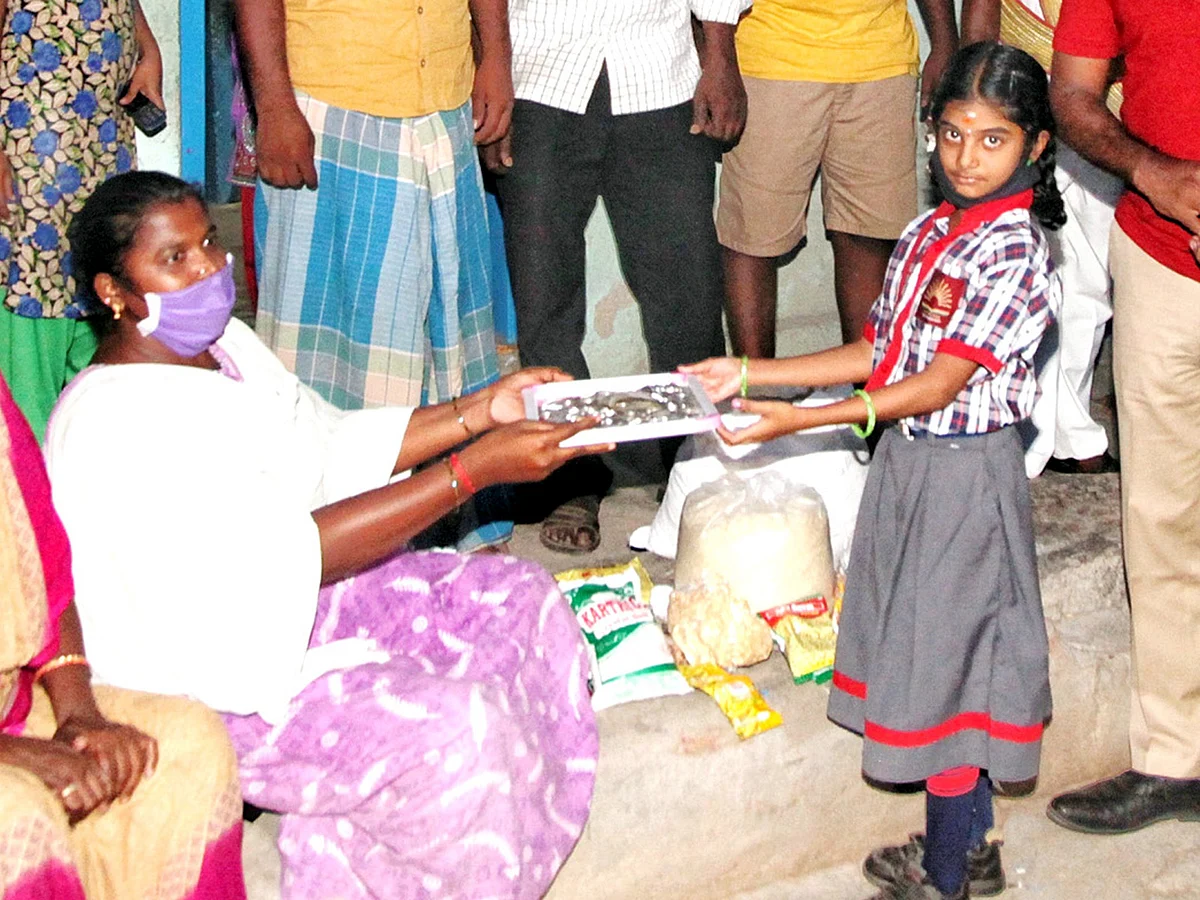 `கொரோனா தடுப்பில் இதுதான் பெரிய உதவி' - 4-ம் வகுப்பு மாணவி மூலம் `திடீர்' ட்விஸ்ட் கொடுத்த கலெக்டர்