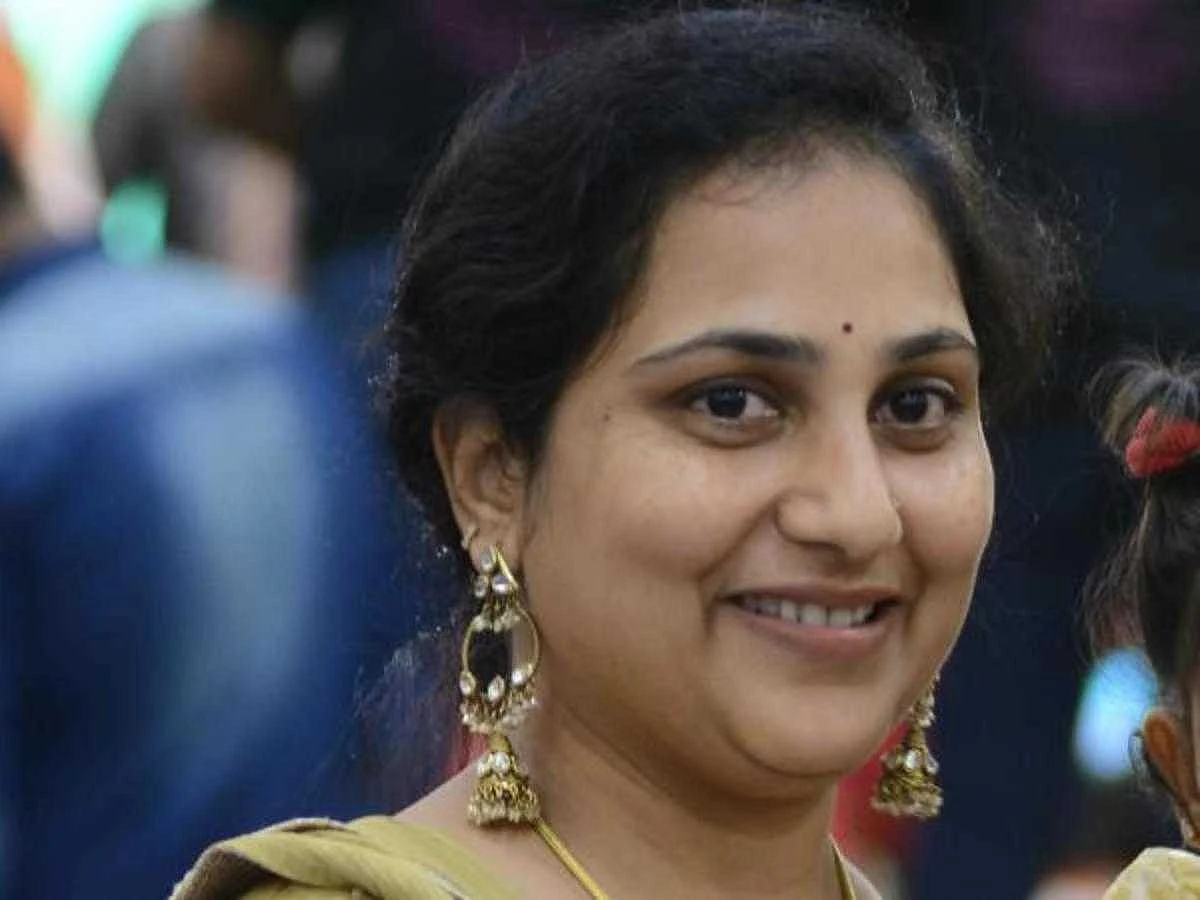 ‘மெட்டி ஒலி காயத்ரி!