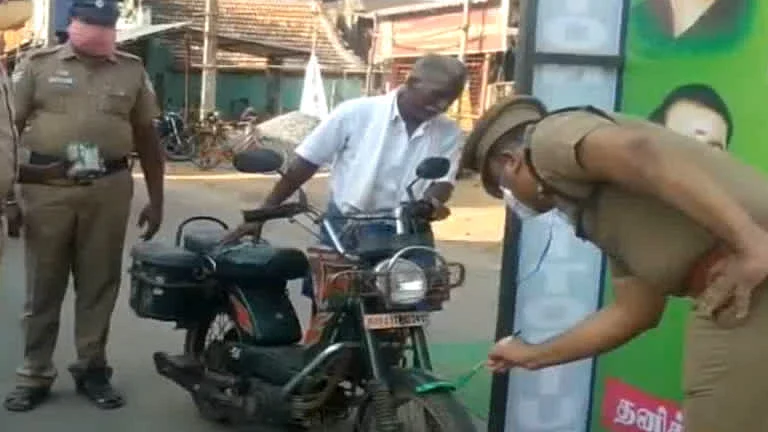 பெயிண்ட் அடிக்கும் போலீஸ்