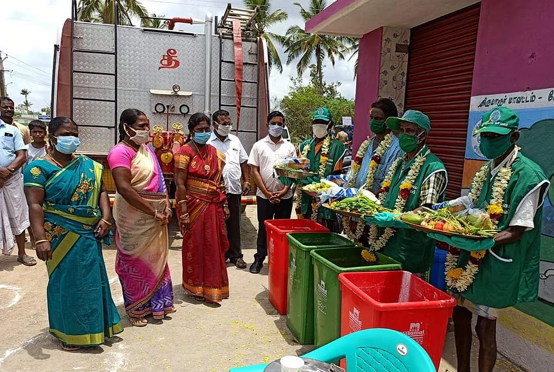 மரியாதை செய்யப்பட்ட பணியாளர்கள்