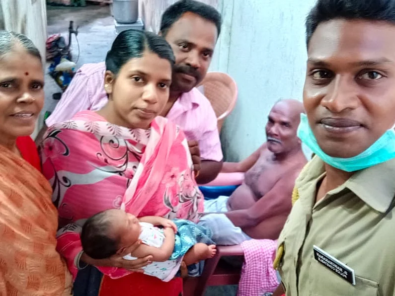 `ஆட்டோவை ஓட்டிடலாம்னு நம்பிக்கை இருந்துச்சு!’- நள்ளிரவில் கர்ப்பிணிக்கு உதவிய புதுவைக் காவலர்