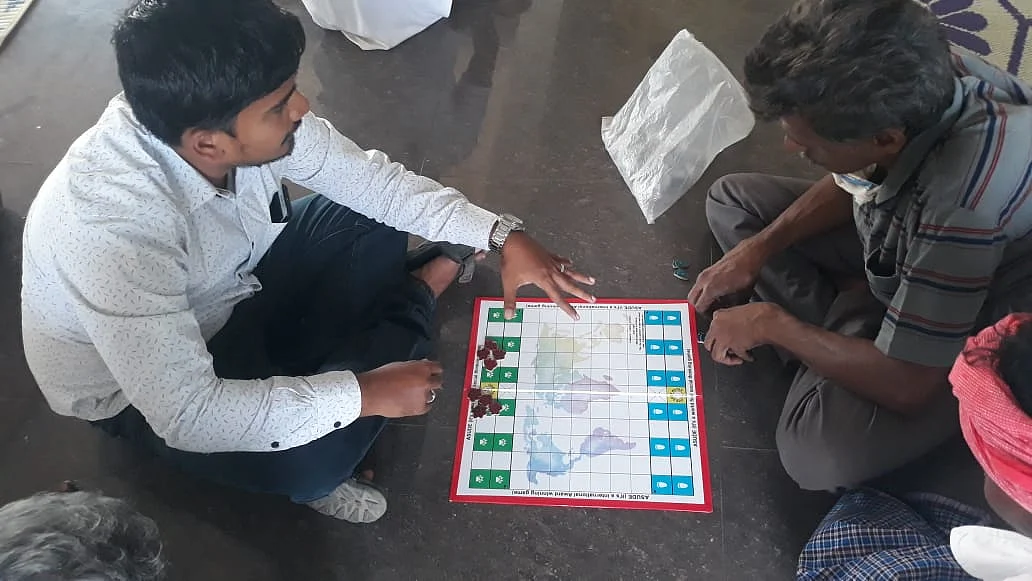 கேம் கற்றுக் கொடுகக்கும் அப்துல் ரஹ்மான்