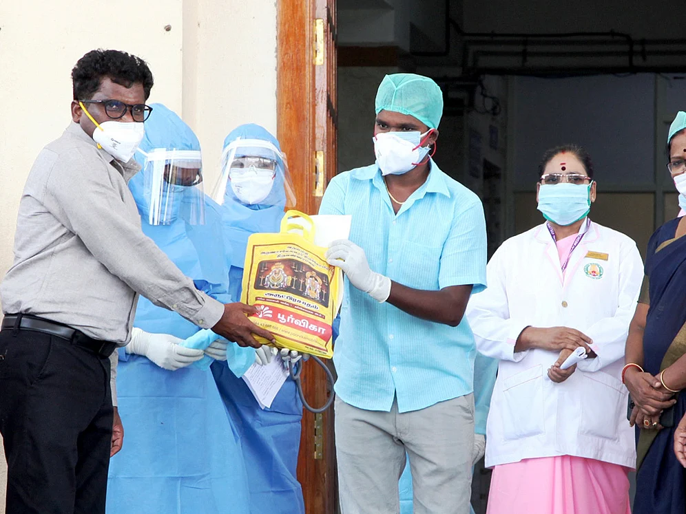 `மருத்துவர்களின் இந்த சேவைக்குத் தலைவணங்குகிறேன்!’ –கொரோனாவிலிருந்து மீண்ட தி.மலை இளைஞர் நெகிழ்ச்சி