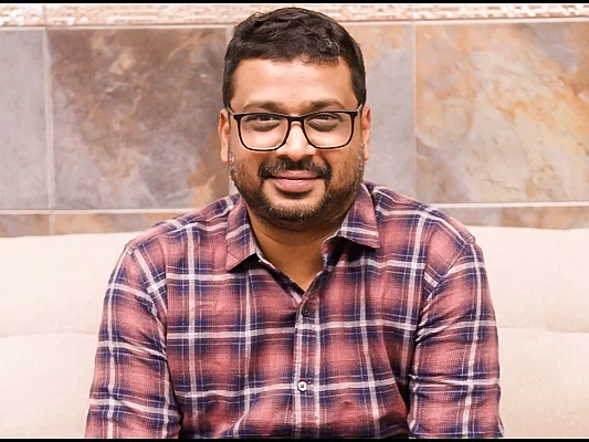 தல-தளபதி சண்டை இன்னும் ஜாஸ்திதான் ஆகும் பிரதர். ஏன்னா... - `தமிழ்ப்படம்' சி.எஸ்.அமுதன் ஜாலி பேட்டி