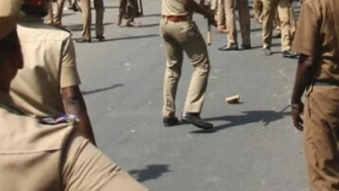 போலீஸார்
