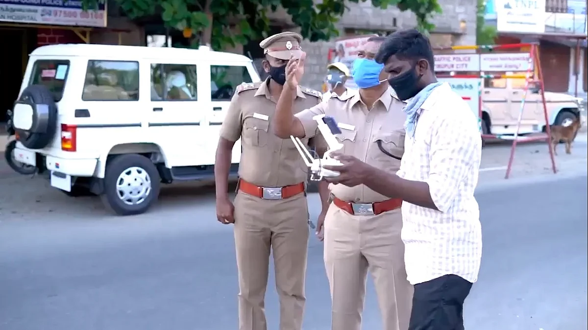 ட்ரோன் கண்காணிப்பில் போலீஸார்