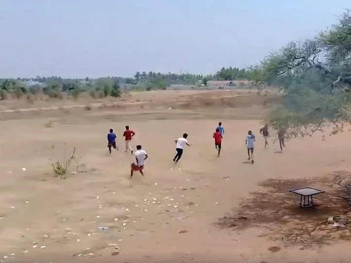 துரத்தி துரத்தி படம்பிடித்த ட்ரோன்; தெறித்து ஓடிய இளைஞர்கள்! -ட்ரெண்டிங்கில் திருப்பூர் போலீஸ் #Video