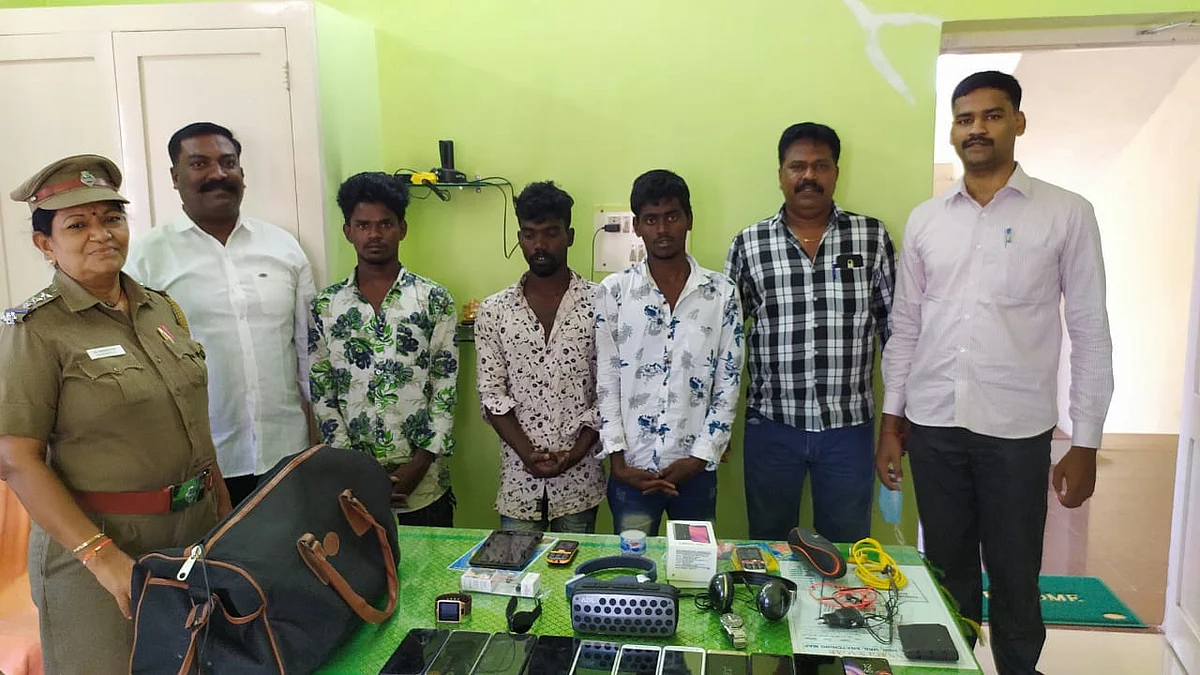கைதானவர்களுடன் போலீஸார்