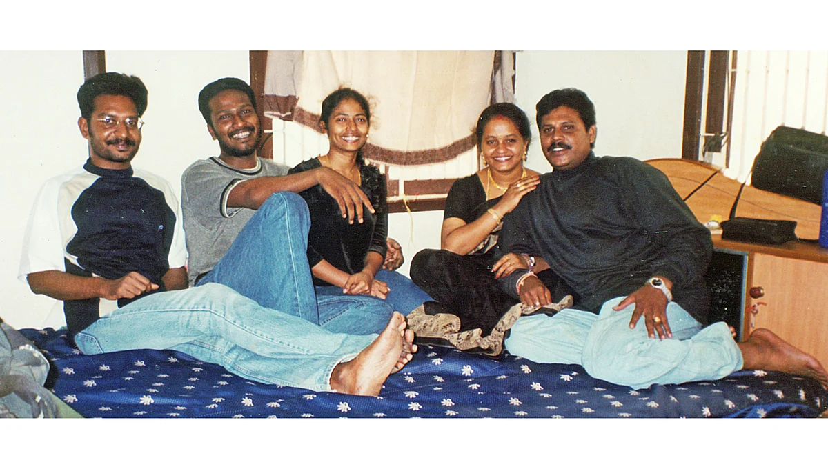 நண்பர்களுடன் வெற்றிமாறன்