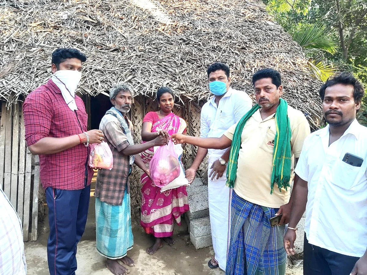 `அழைப்பு வந்த ஒரு மணி நேரத்தில் உதவி!’ - தஞ்சை உடன்பிறப்புகளின் `ஹெல்ப்லைன்’ சேவை