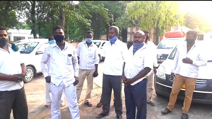 ஒடிசா எல்லையில் தவித்த வேலூர் ஓட்டுநர்கள்