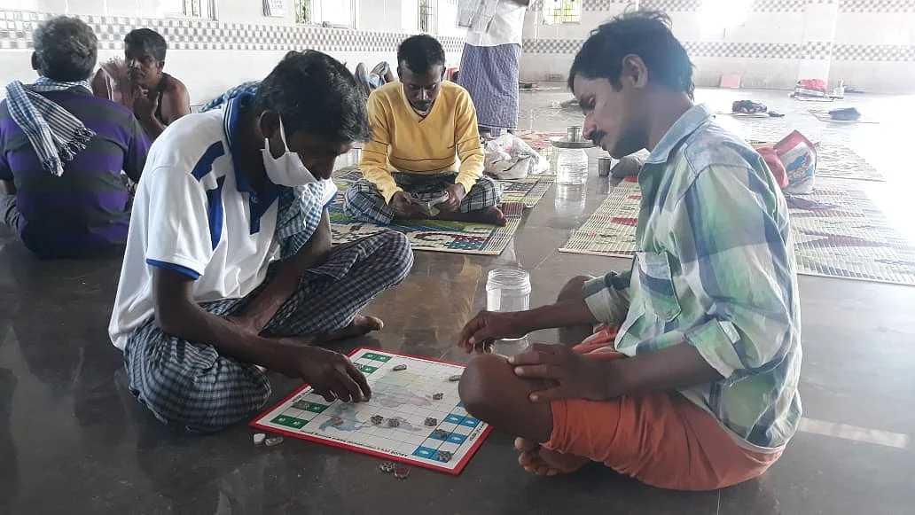 கேம்பில்'அசூய்டு' விளையாடுகிறார்கள்