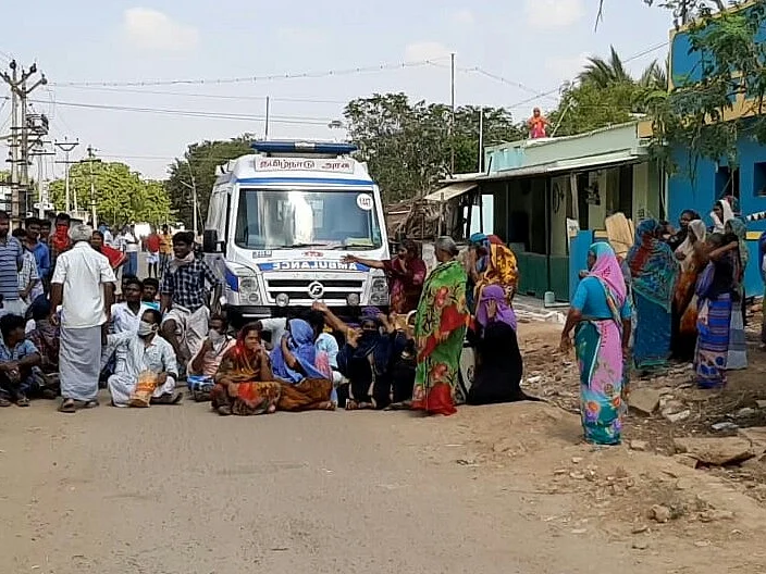 தூத்துக்குடியில் கொரோனா பரிசோதனைக்குச் சென்ற மருத்துவக் குழுவினருக்கு நேர்ந்த சோகம்!