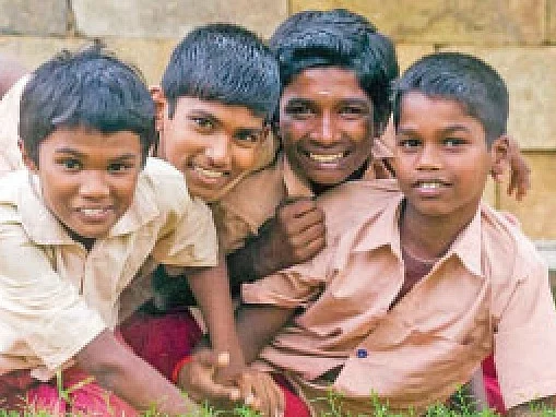 படிக்கச் சொன்னால் இங்க் பேனாவை ரிப்பேர் பண்ண வேண்டியது! - 90s கிட்ஸ் எக்ஸாம் நினைவுகள் #MyVikatan