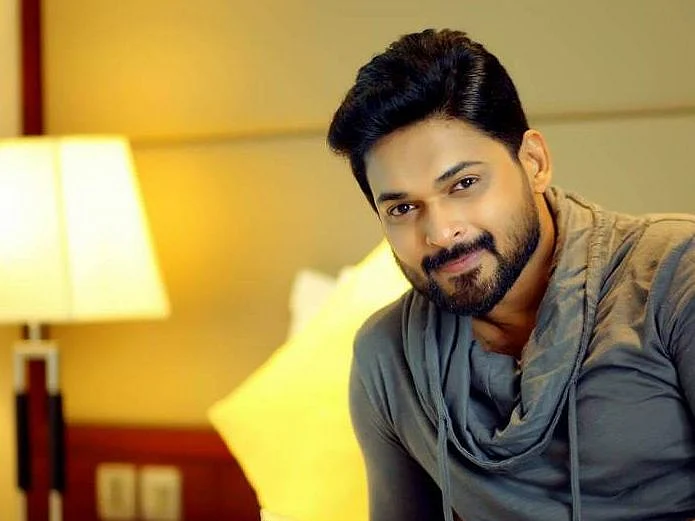 ``மாஸ் வட்டத்துல இருந்து தமிழ் சினிமா வெளில வரணும்; ஏன்னா!" - அஜ்மல்