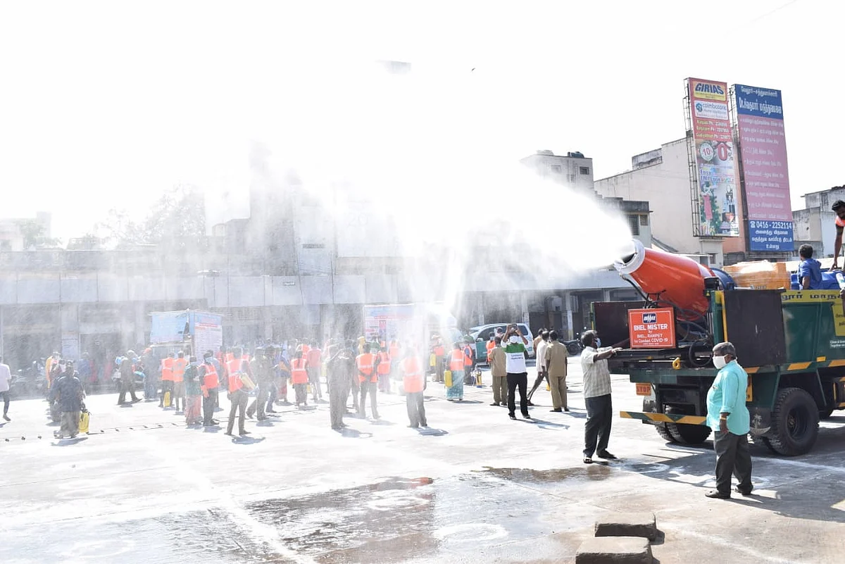 ‘பெல் மிஸ்டா்’ இயந்திரம் மூலம் கிருமி நாசினி தெளிப்பு