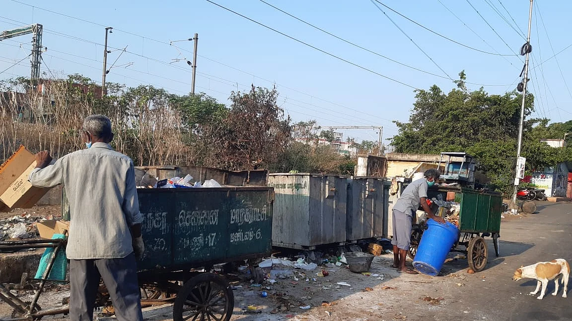 தூய்மைப்பணியாளர்கள்