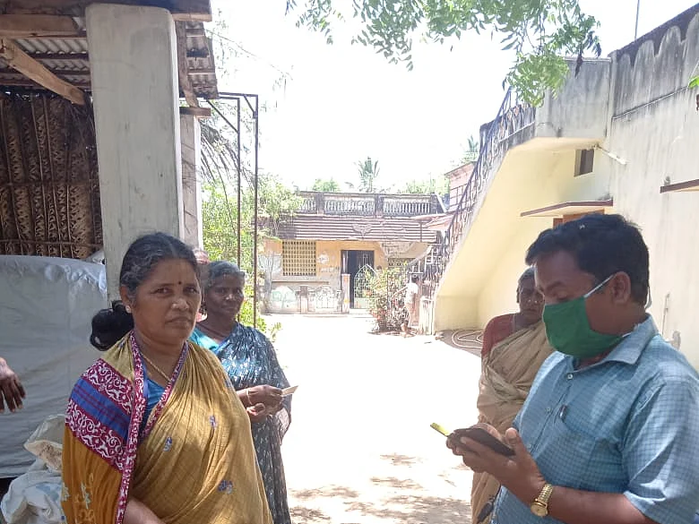 `வங்கி, ஏ.டி.எம் மையம் செல்லத் தேவையில்லை; வீடு தேடி பணம் வரும்!' - கைகொடுக்கும் தபால்துறை சேவை