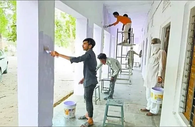 பெயின்ட் அடிக்கும் பணி