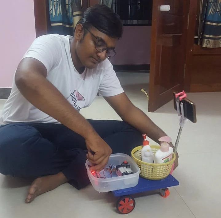 பொறியியல் மாணவர் மதன்