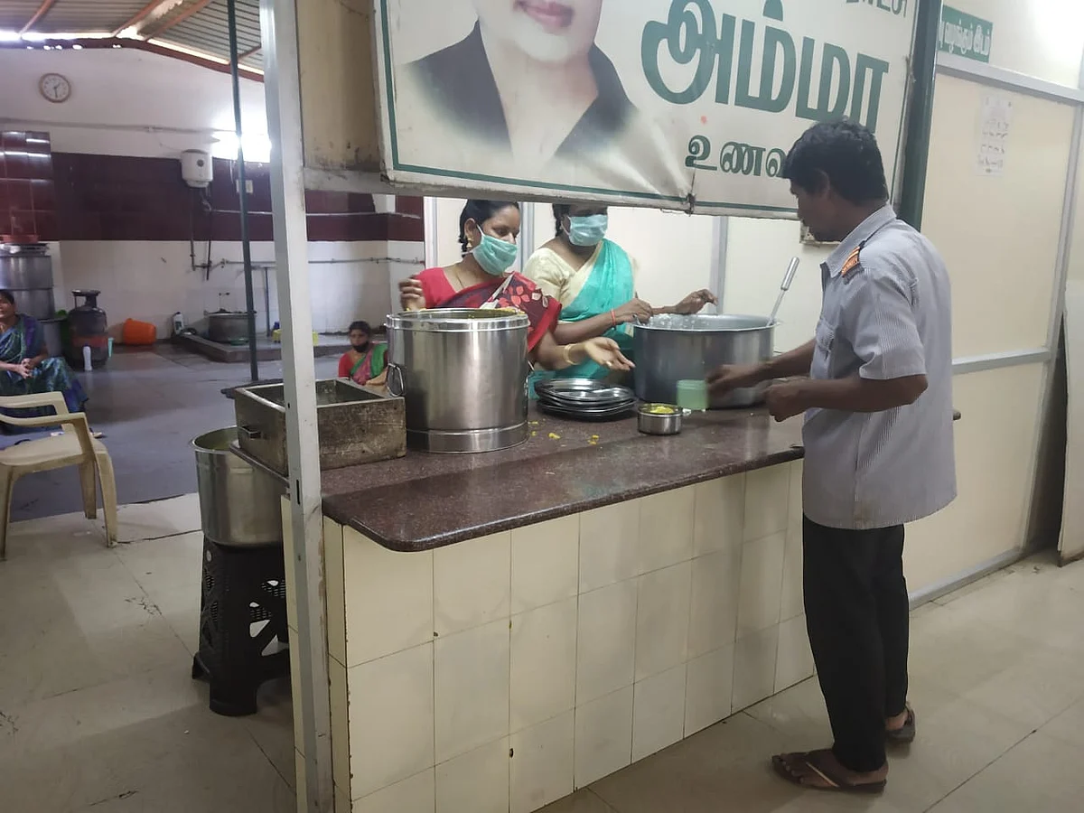 ``எத்தனை முறை சொன்னாலும் மக்கள் வரிசையில் நிற்பதில்லை!” - அம்மா உணவக ஸ்பாட் விசிட் நிலவரம்