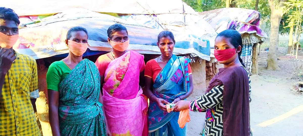 மாஸ்க் வழங்கும் நந்தினி