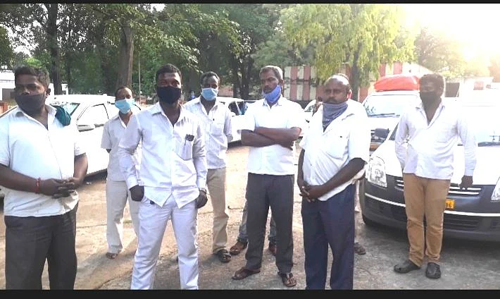 ஒடிசா எல்லையில் தவித்த வேலூர் ஓட்டுநர்கள்