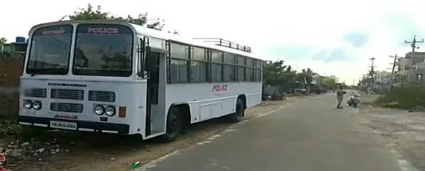 காவலர் பேருந்து