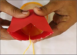 மினியன் பென் ஸ்டாண்டு... வால் ஹேங்கிள்