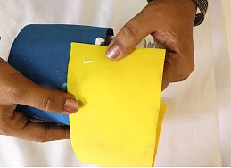 மினியன் பென் ஸ்டாண்டு... வால் ஹேங்கிள்