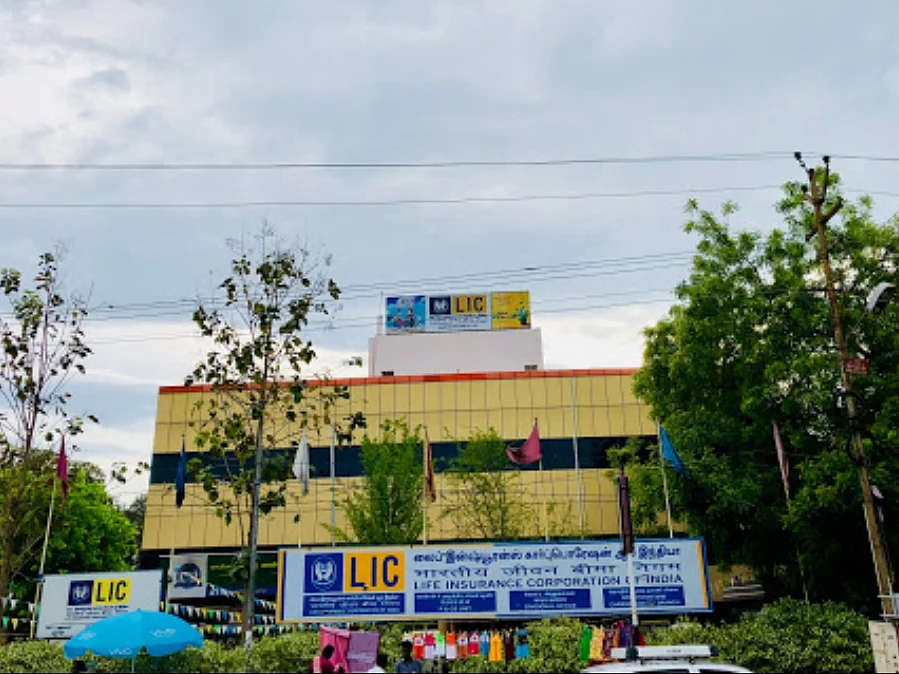 `36 மணிநேரத்தில் ரூ.3.61 லட்சம் நிதி; இலக்கு ரூ.1 கோடி' -கொரோனா தடுப்பில் அசத்தும் எல்ஐசி ஊழியர்கள்