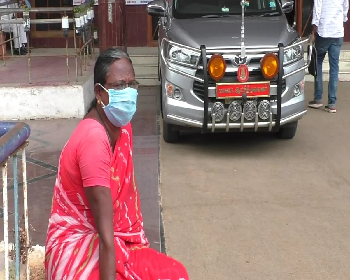 மனு அளிக்க வந்த தாழபுஷ்பம்