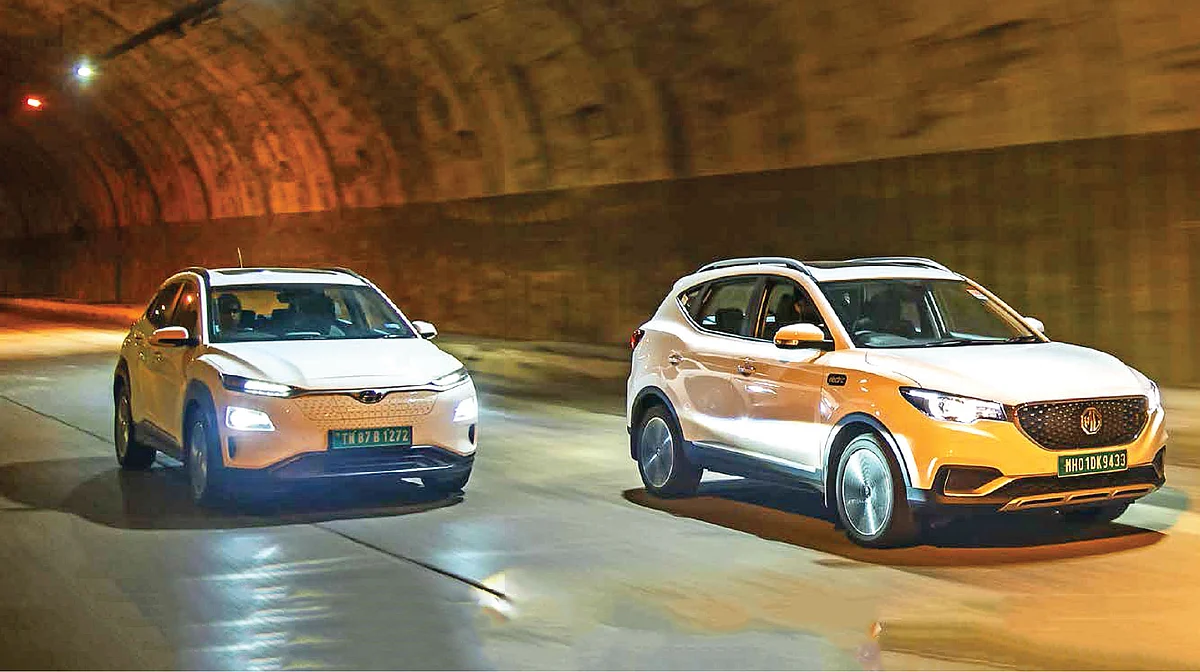 பேட்டரி I 39.2kWh ரேஞ்ச் I 250கி.மீ விலை I ரூ.23.72 லட்சம், பேட்டரி I 44.5kWh ரேஞ்ச் I 317கி.மீ விலை I ரூ.23.58 லட்சம்