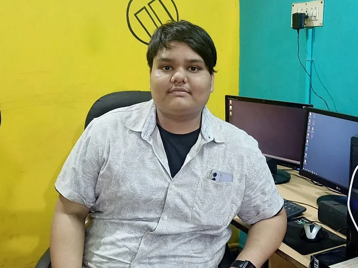 `காப்பிரைட்' ஆப்ஷனில் இருந்த பிழை! -சுட்டிக்காட்டிய மதுரை மாணவருக்கு பரிசு வழங்கிய ஃபேஸ்புக்