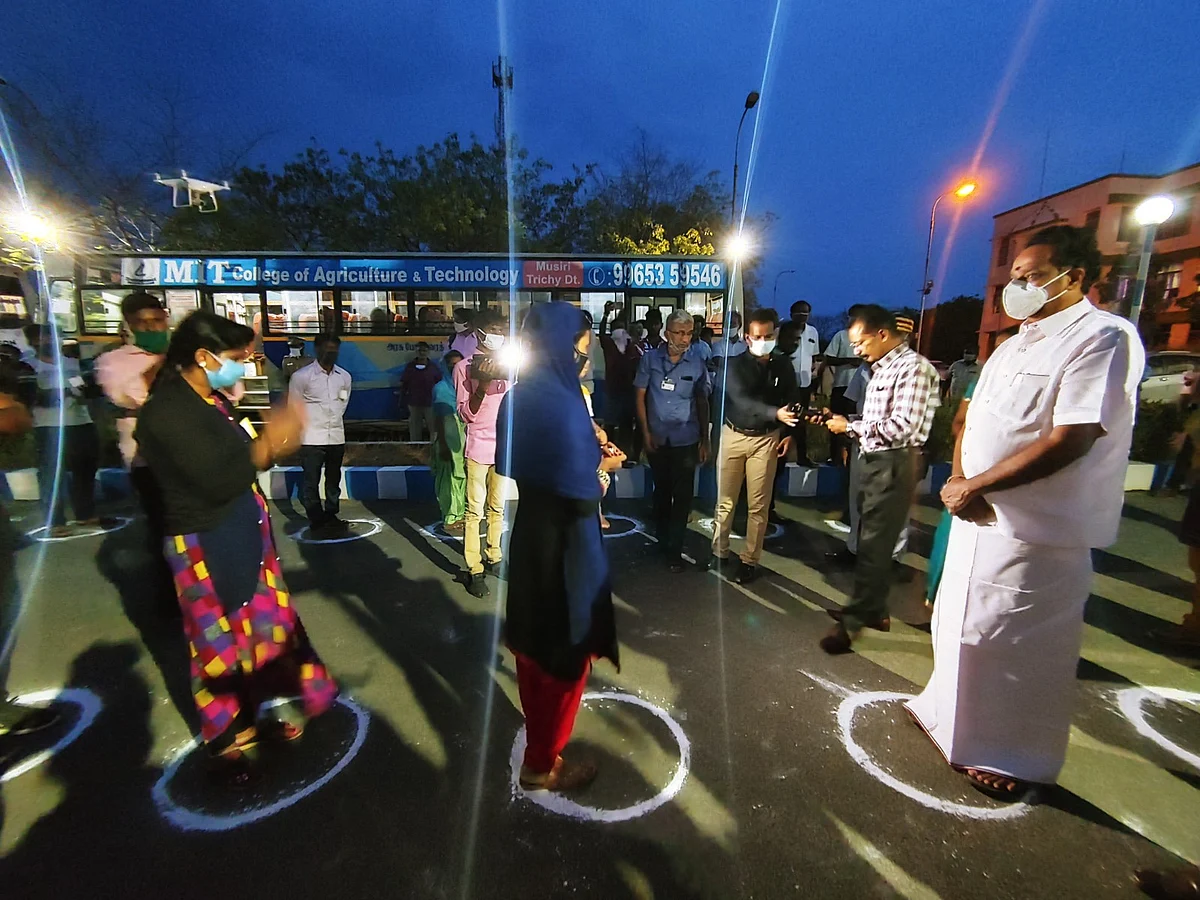 `கரூர் எங்களுக்கு இன்னொரு வீடு; திரும்பி வருவோம்!’ - உ.பி அனுப்பி வைக்கப்பட்ட 254 தொழிலாளர்கள்