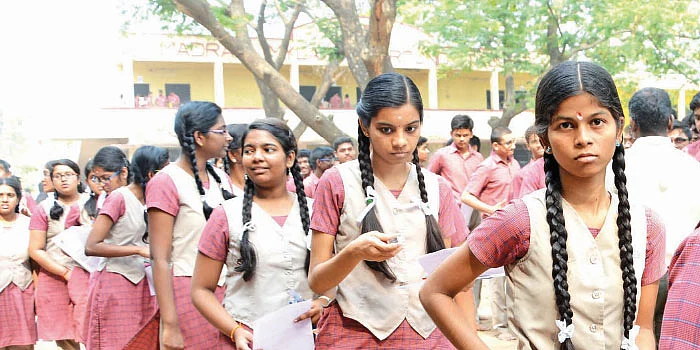 மாணவர்கள்