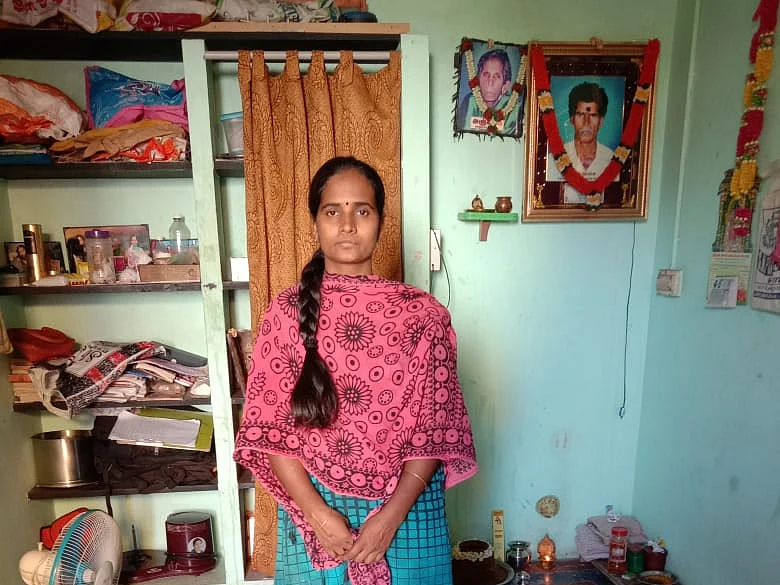 `ஊரடங்கில் இறந்த தாய்; உதவிய எம்.எல்.ஏ!’ - ஆண் மகன் இல்லாததால் இறுதிச் சடங்கு செய்த மூத்த மகள்