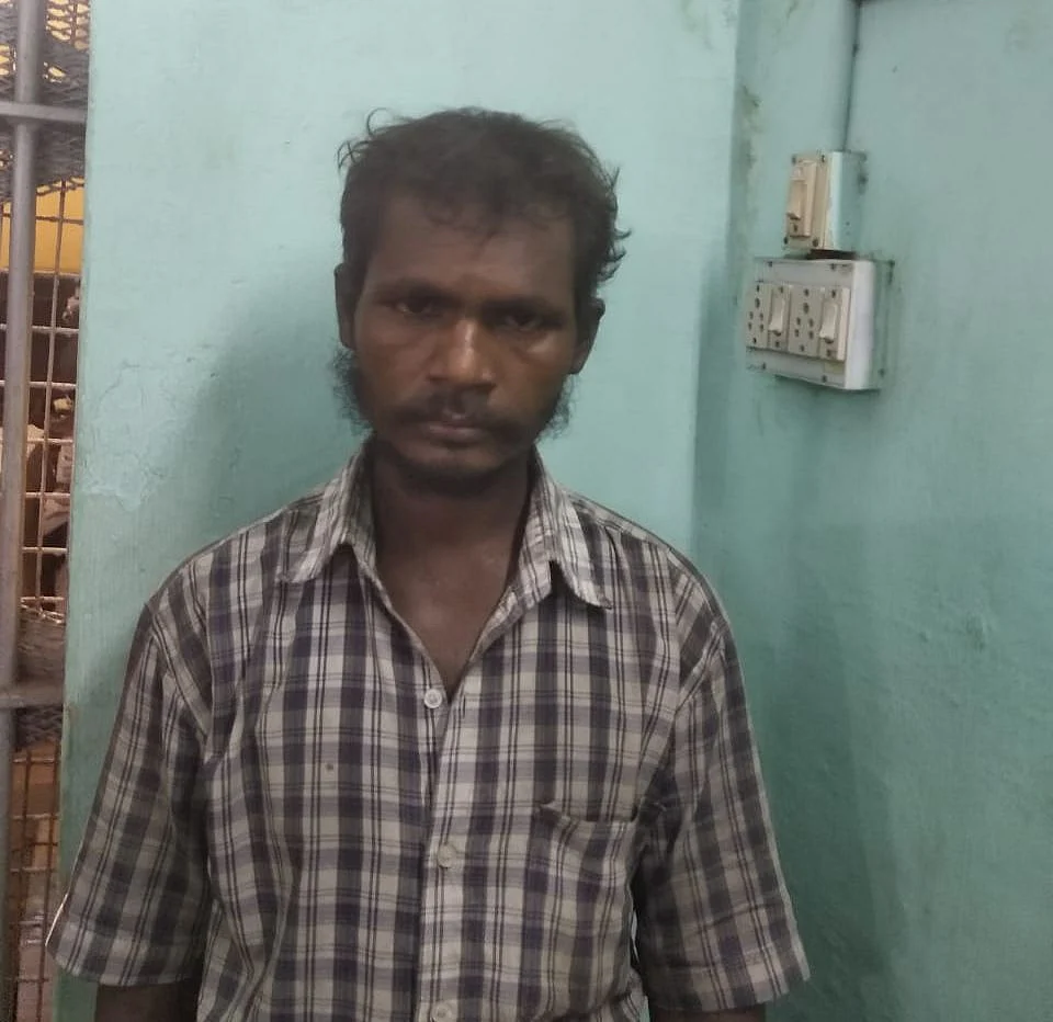 கைது செய்யப்பட்ட காயிலான் கடை வியாபாரி