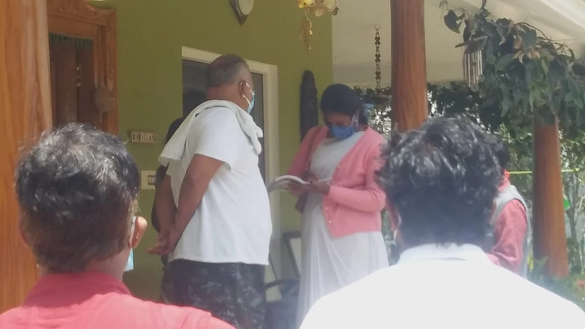 நடிகர் ராதாரவி பங்களா