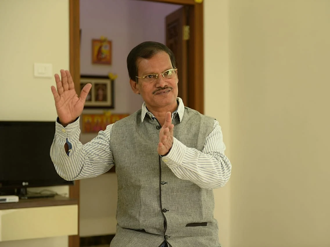 `மெட்ரோ நகரங்கள் மட்டுமே இந்தியா அல்ல!' - அலர்ட் செய்யும் `பேட் மேன்’ முருகானந்தம்