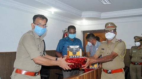 காவல்துறையினர்