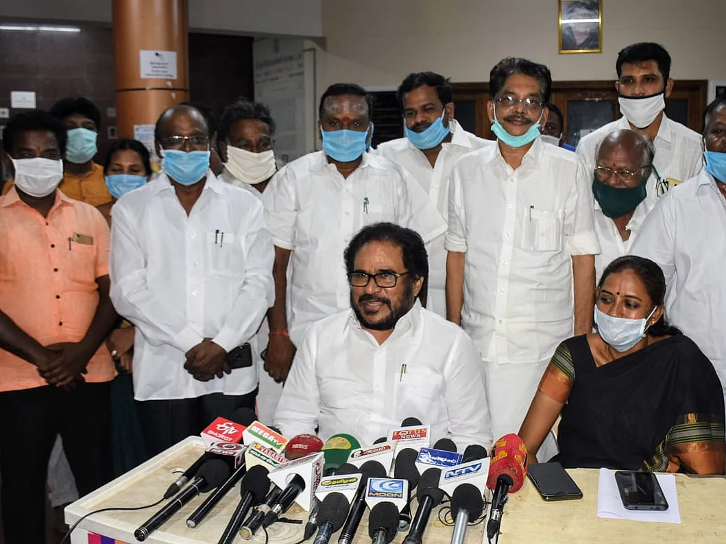 `அது கார்த்தி சிதம்பரத்தின் தனிப்பட்ட கருத்து!’ -டாஸ்மாக் விவகாரத்தில் திருநாவுக்கரசர் விளக்கம்