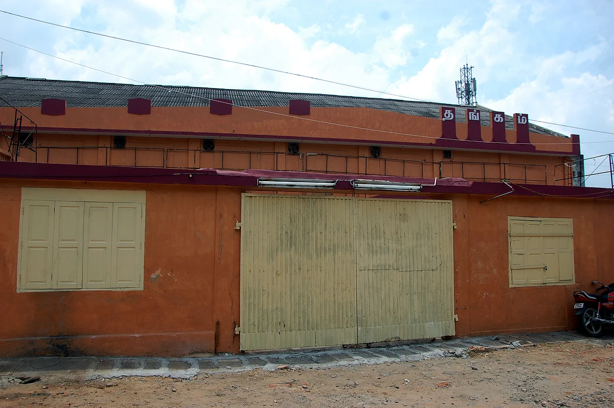 ஊரடங்கினால் மூடப்பட்டிருக்கும் திரையரங்கு