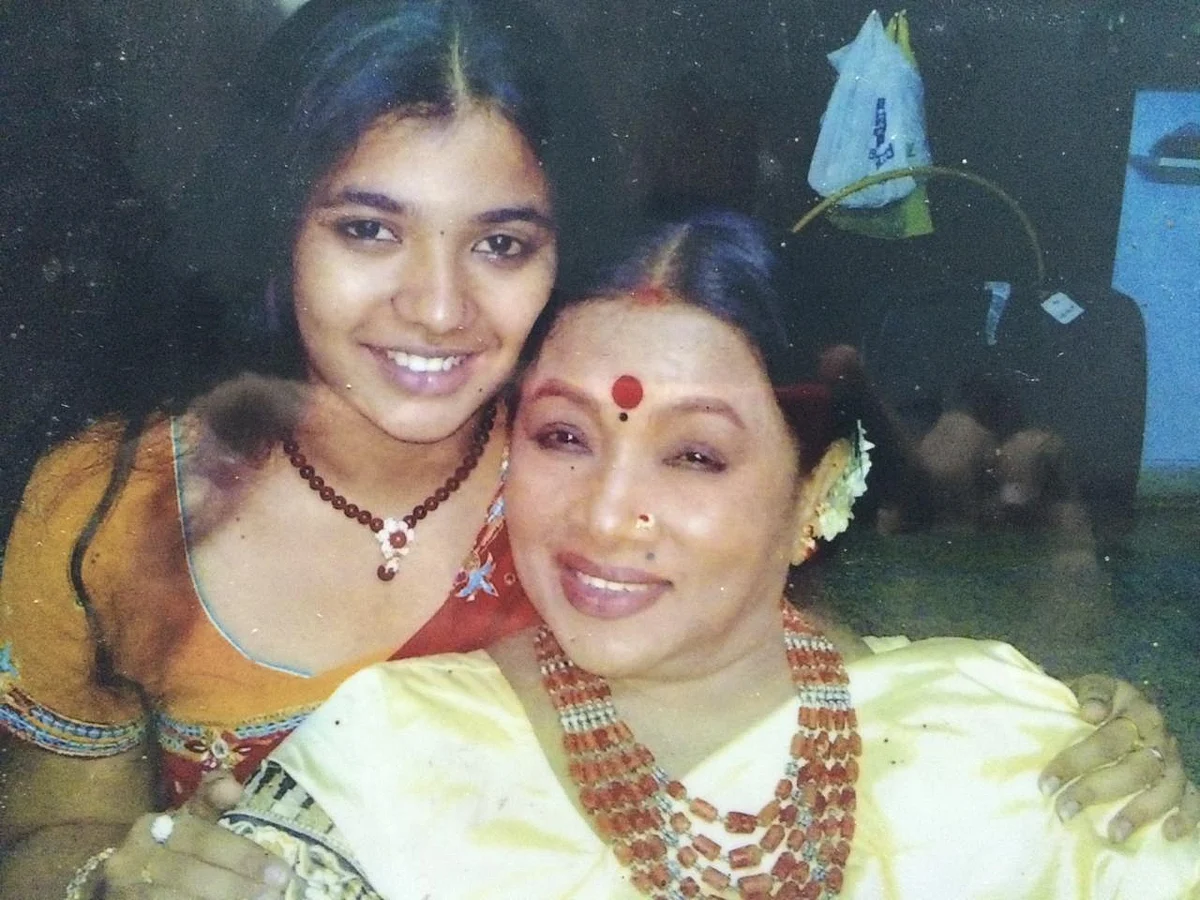 ``பர்த்டே கேக் கட் பண்றப்போ குழந்தையாகிடுவாங்க ஆத்தா!''- ஆச்சியின் பேத்தி அபிராமி #HBDAachi