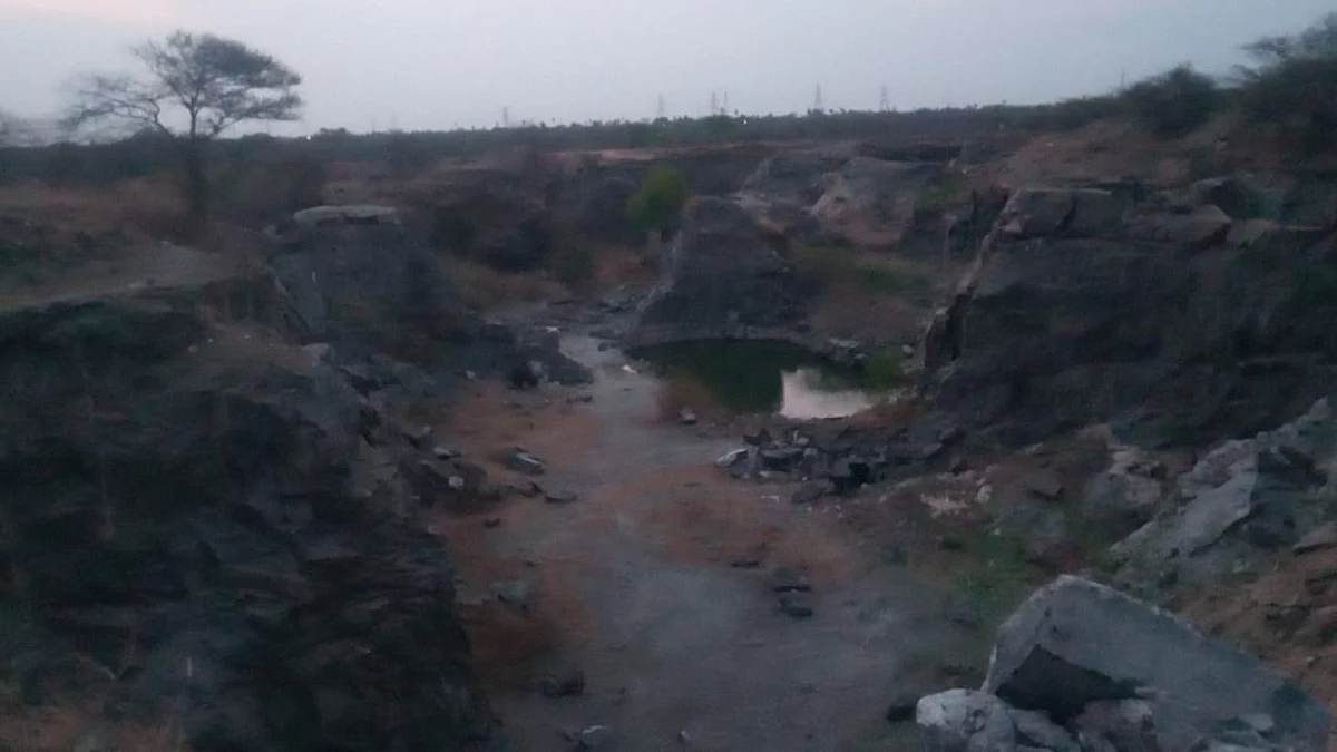 சம்பவம் நடந்த பாறைக் குழி